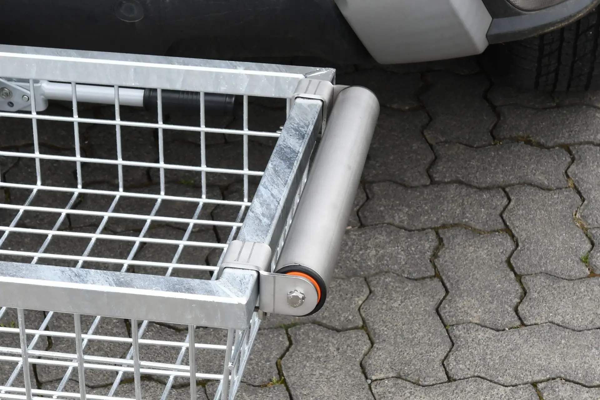 Heckpack Wildbergerolle seitlich aus Edelstahl im Einsatz